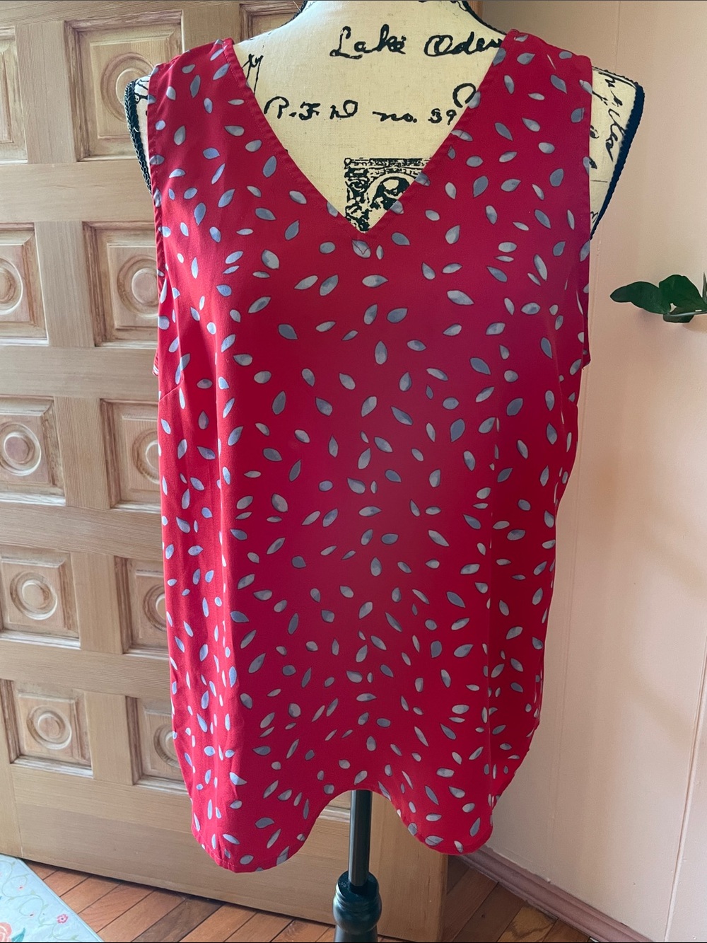 41 Hawthorn Red V-Neck Sleeveless Printed Blouse